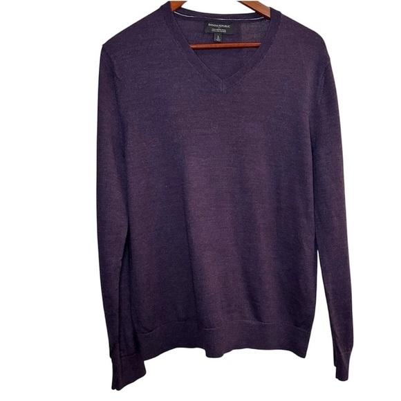 Banana Republic Other - 100% MERINO WOOL LIGHTWEIGHT BANANA REPUBLIC  V NECK BURGUNDY SWEATER MENS LARGE